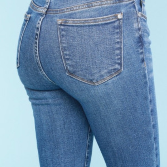 Judy Blue shark bite frayed hem skinny - Picture 4 of 6